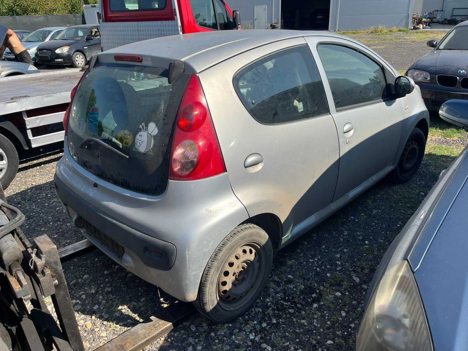 Dezmembrez Peugeot 107 gri argintiu 1.0 benzina 2007