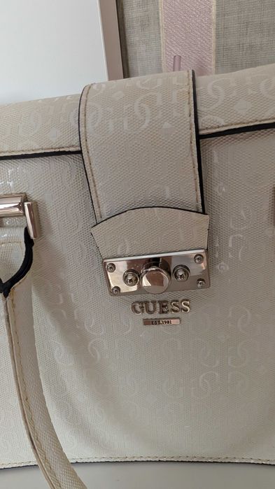 Guess - бяла чанта