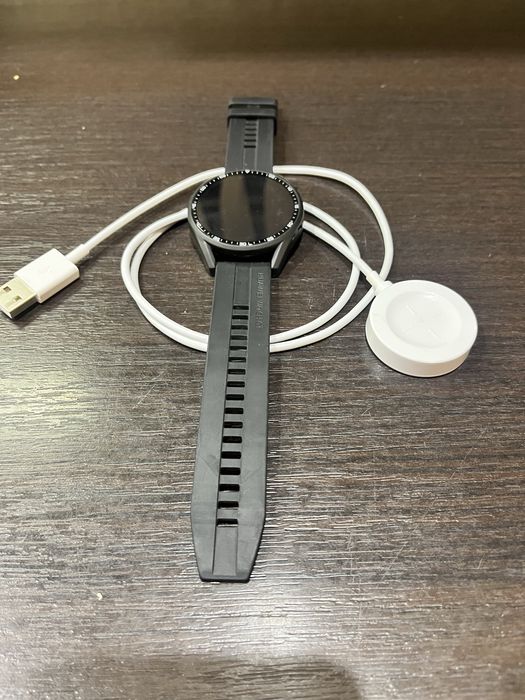 Смарт часовник Huawei GT 3 .