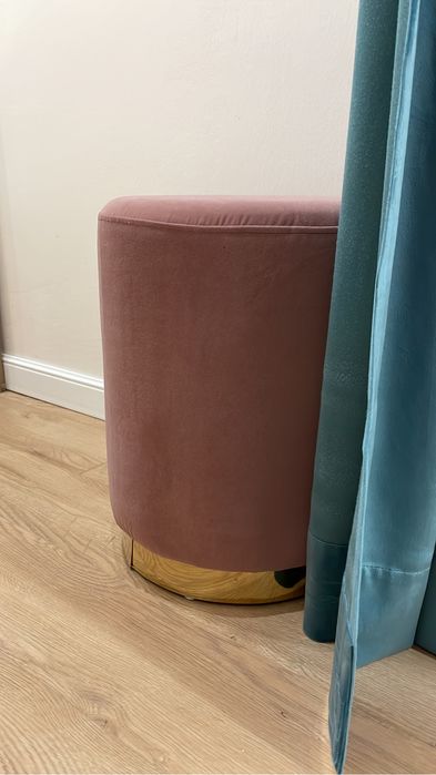 Пуфик маленький низкий