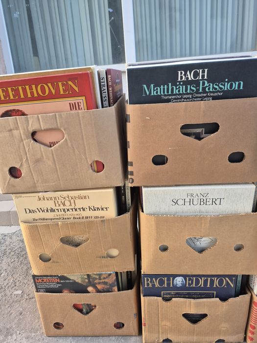Vând Lot 2000 Discuri Vinil de colectie,muzica clasica tot Lotul 6000lei