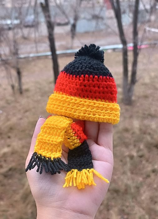 Шапочка На значок Мерседес