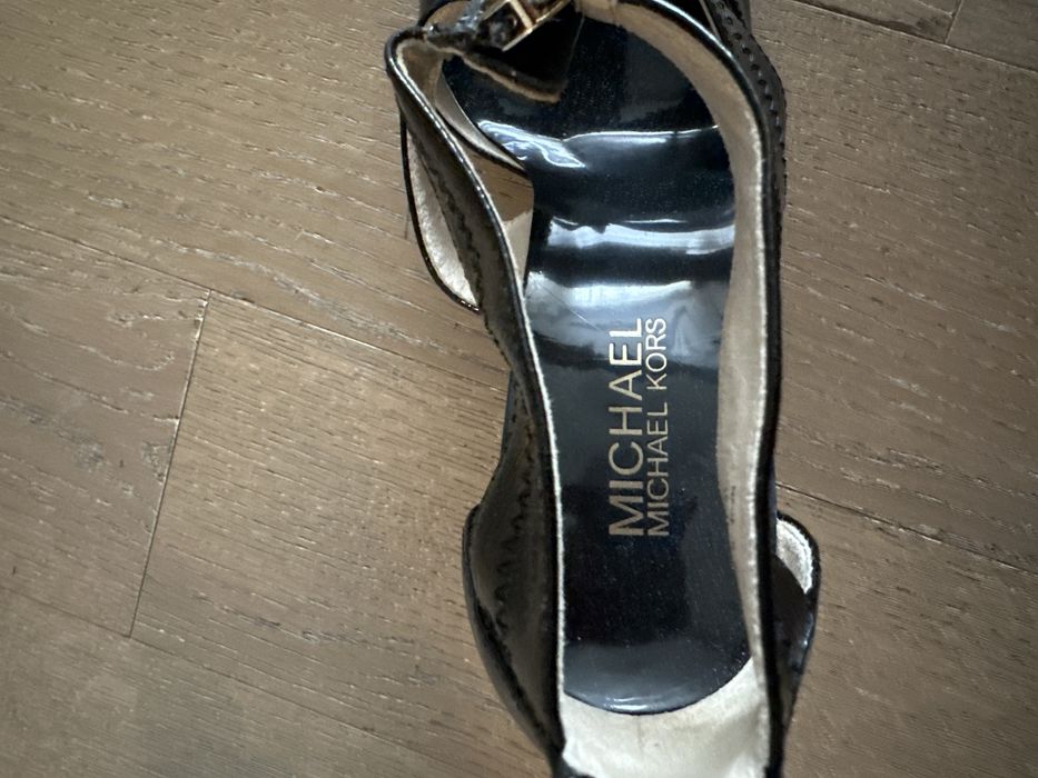 Новые босоножки Michael Kors