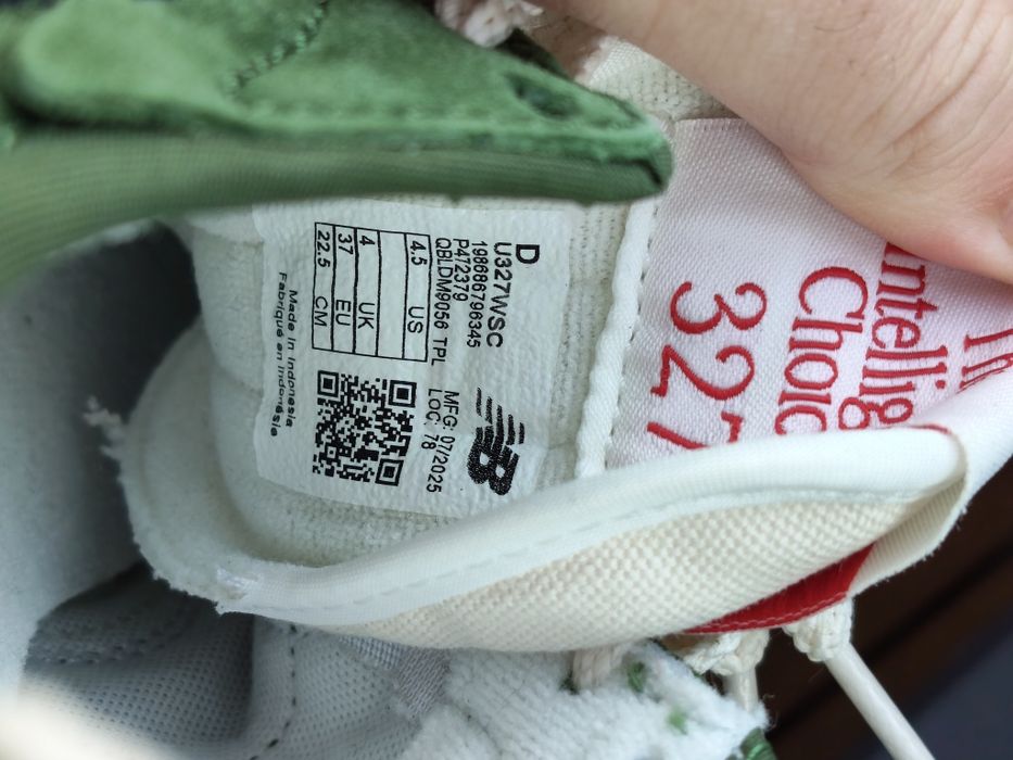 New Balance 327 verde cu logo bleumarin mărimea 37 noi originali