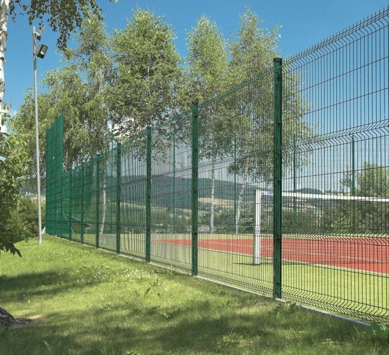 Gard din plasa val sau bordurata pe pahare de beton