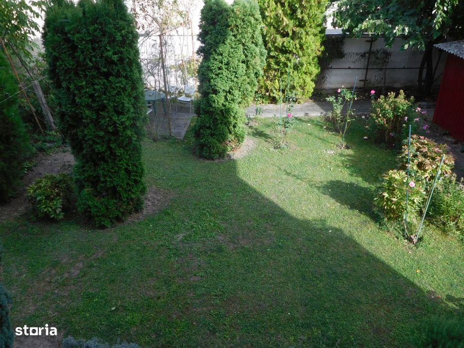 Apartament 6 camere, garaj și grădină în Centru