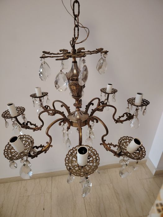 Superb candelabru antic din alama,bronz și elemente din cristal în stilul francez Louis cu 8 brațe