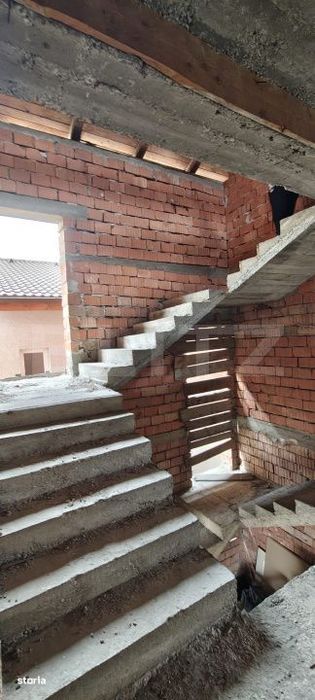 Teren intravilan cu dublu acces + constructie la rosu 500 mp, centura