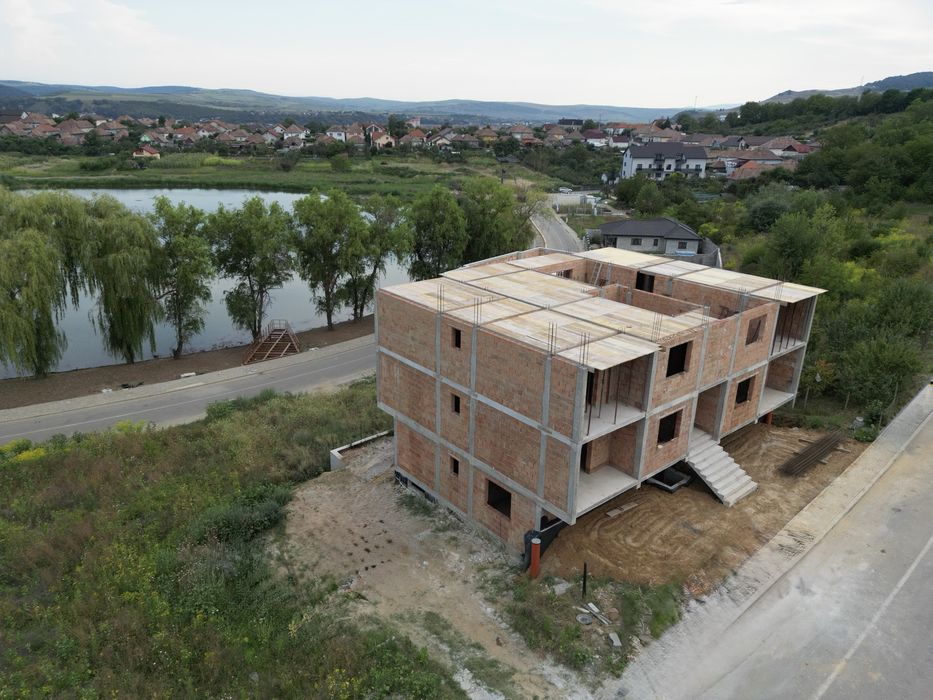 Apartamente noi de vânzare