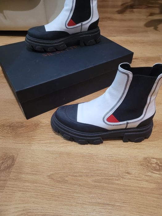Ghete piele Musette