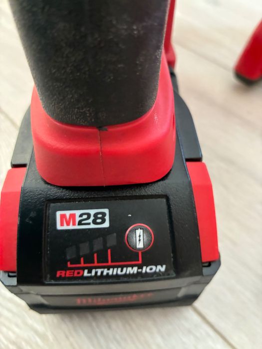 Акумулаторен Перфоратор Milwaukee 28V