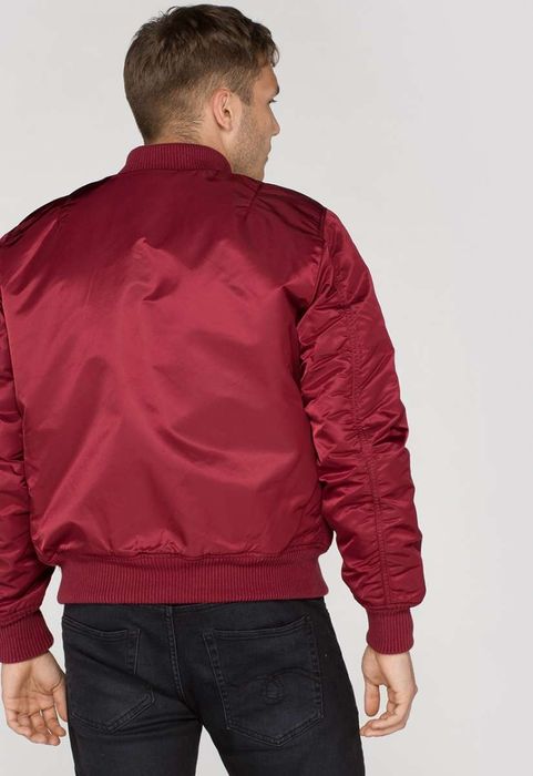 Пилотско яке тип бомбър на Alpha Industries