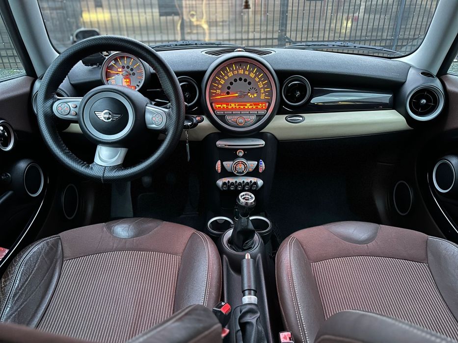 Mini Cooper Clubman 1.6 Benzina 120Cp - 6 Trepte - Semi Piele - 2009