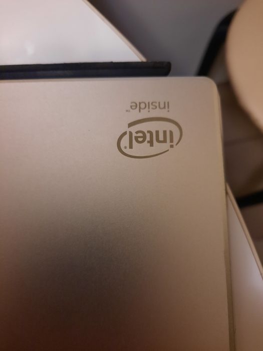 Продам два планшета с клвиатурами