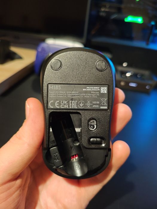 Logitech M185 безжична офис мишка като нова