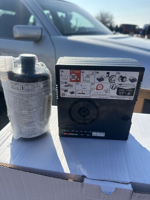 Оригинален компресор за гуми + лепило