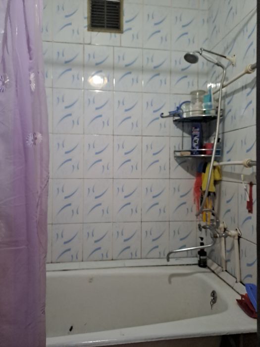 Kvartira 1 xonali  sotiladi 5 etajli dom 3 qavatida