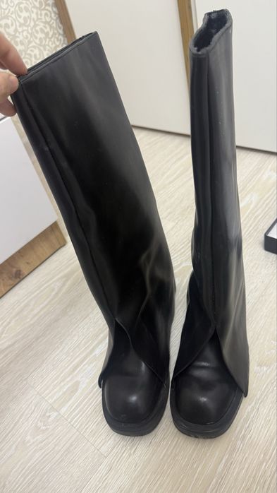 Продаются  стильные сапоги