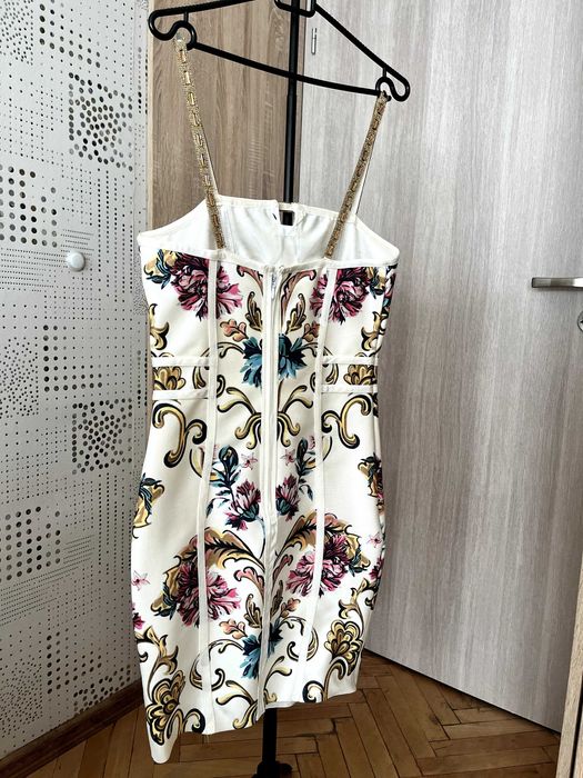 Барок рокля със златни орнаменти