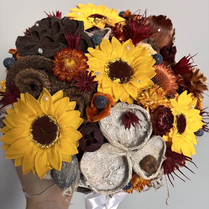 Aranjament de toamna din plante uscate