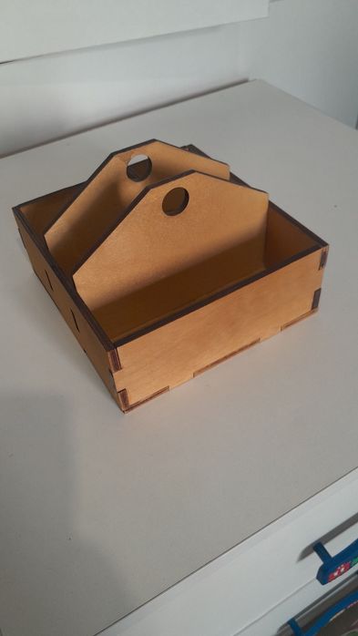 Деревянная настольная салфетница