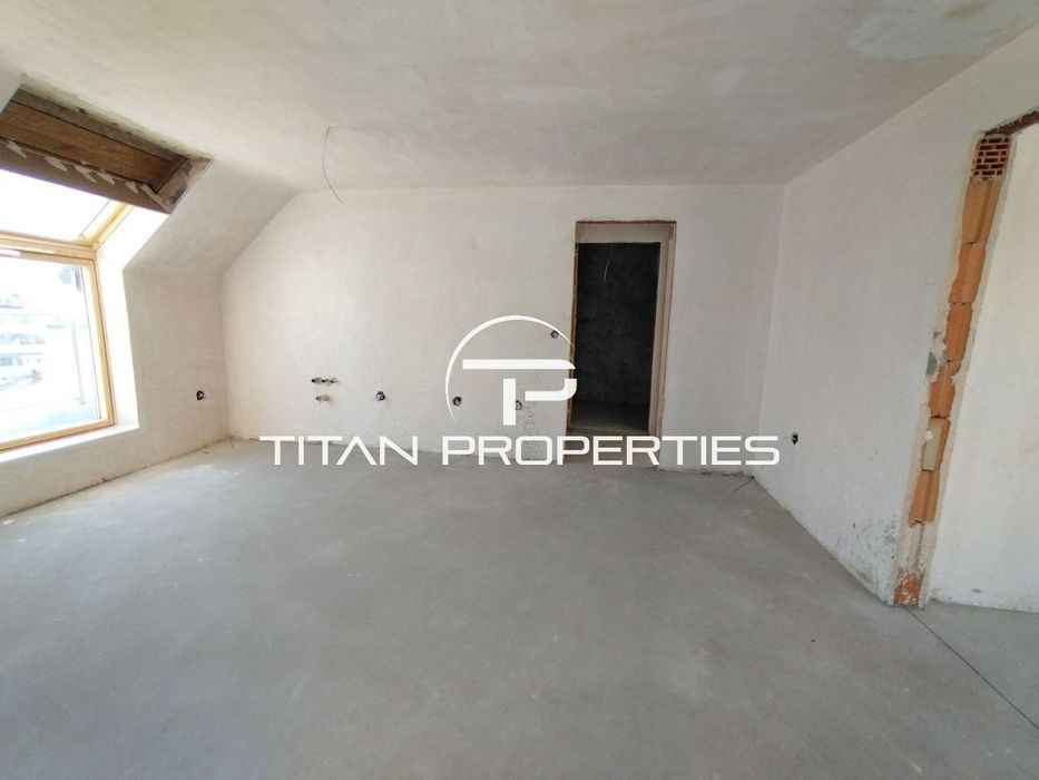 Продава се Тристаен апартамент в Варна, Колхозен пазар - 110 кв.м за 1819 €/кв.м - Снимка #1