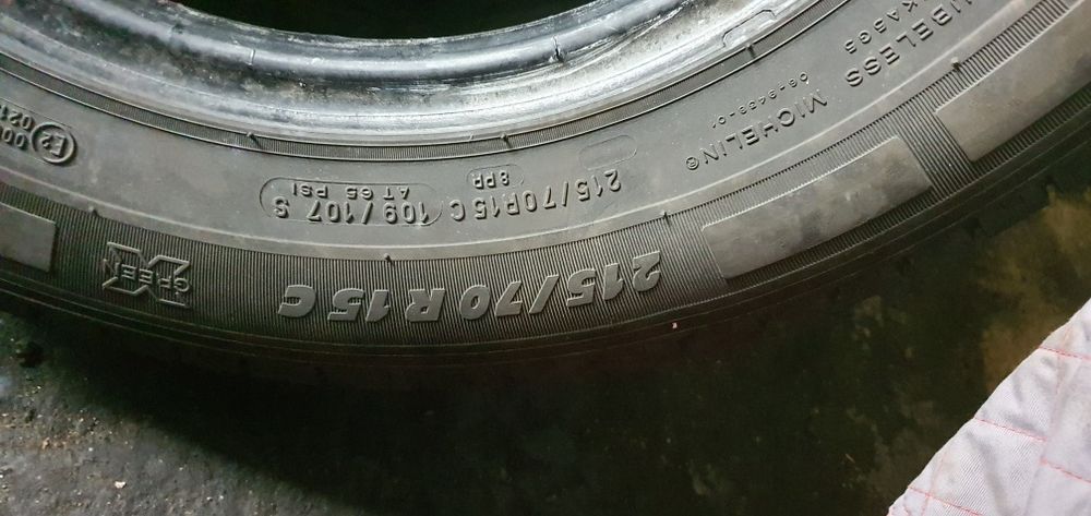 Гуми 2бр 215/70/15с - 1бр- 115лв