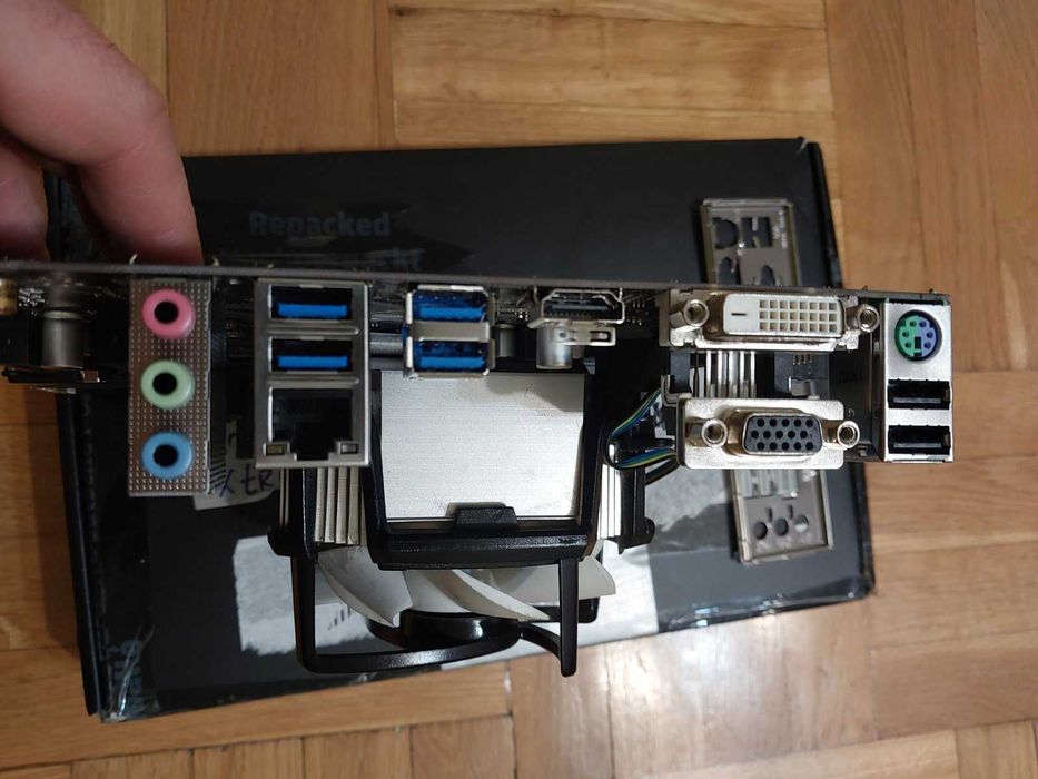 Intel i7 8700 + Gigabyte B360M DS3H + 16GB 2666 Crucial + Arctic cooler