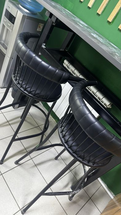 Продам стулья барные