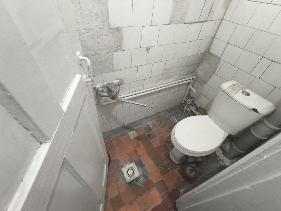 Фаргона давлат Университет ёнида 1 хонали квартира зудлик билан сотила