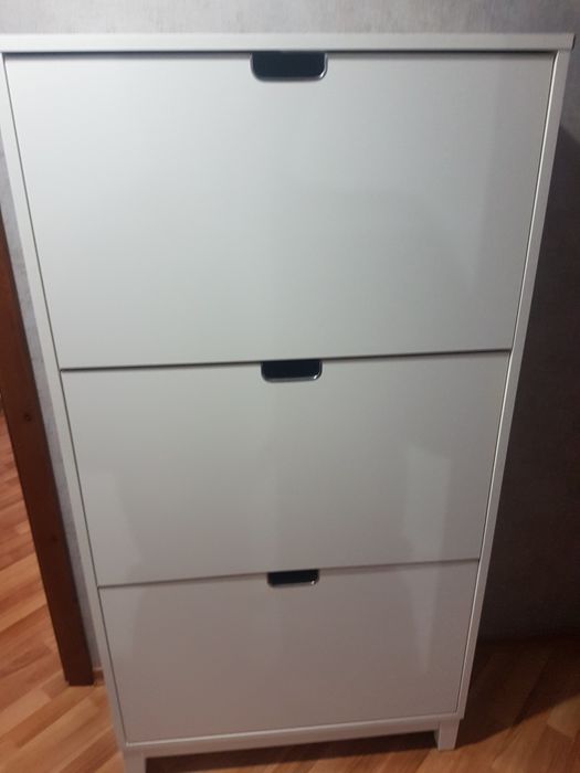 Продам обувница новая