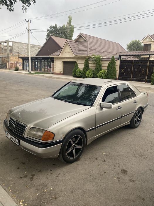 Mercedes-Benz C220