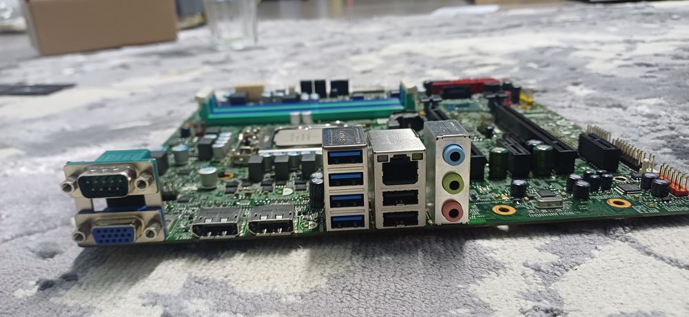 Placă de bază+CPU Intel Xeon E3-1270 v6 (peste i7 7700)