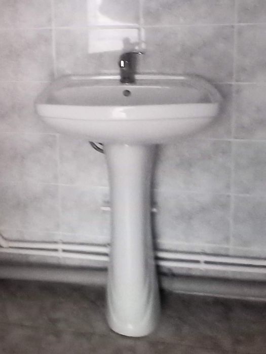 Раковина для ванной со смесителем