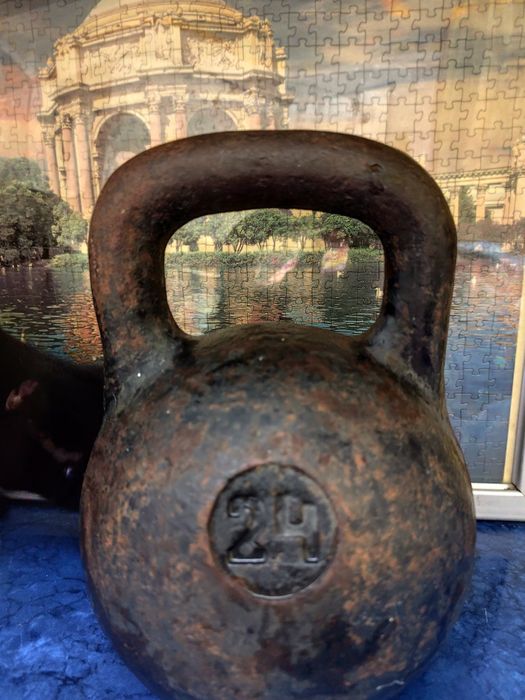 Продам гирю 24 кг..