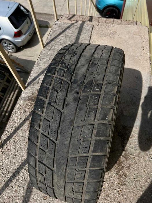 Продам резину БУ 285 45 R22 зима