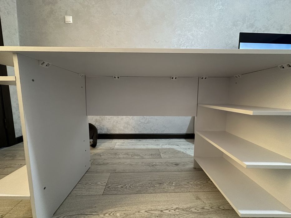 Продаю компьютерный стол