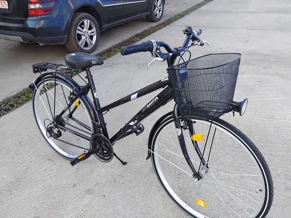 Vând bicicleta din aluminiu pentru damă