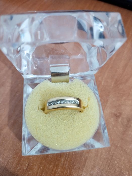 Кольцо с камнями