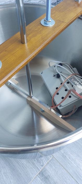 Amestecator automat cu oala de inox pentru gemuri, zacusca,ketchup.