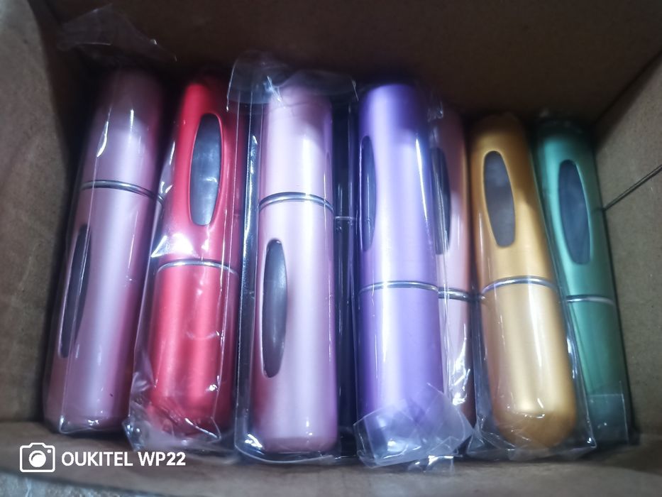 Мини презареждаща се бутилка за парфюм.