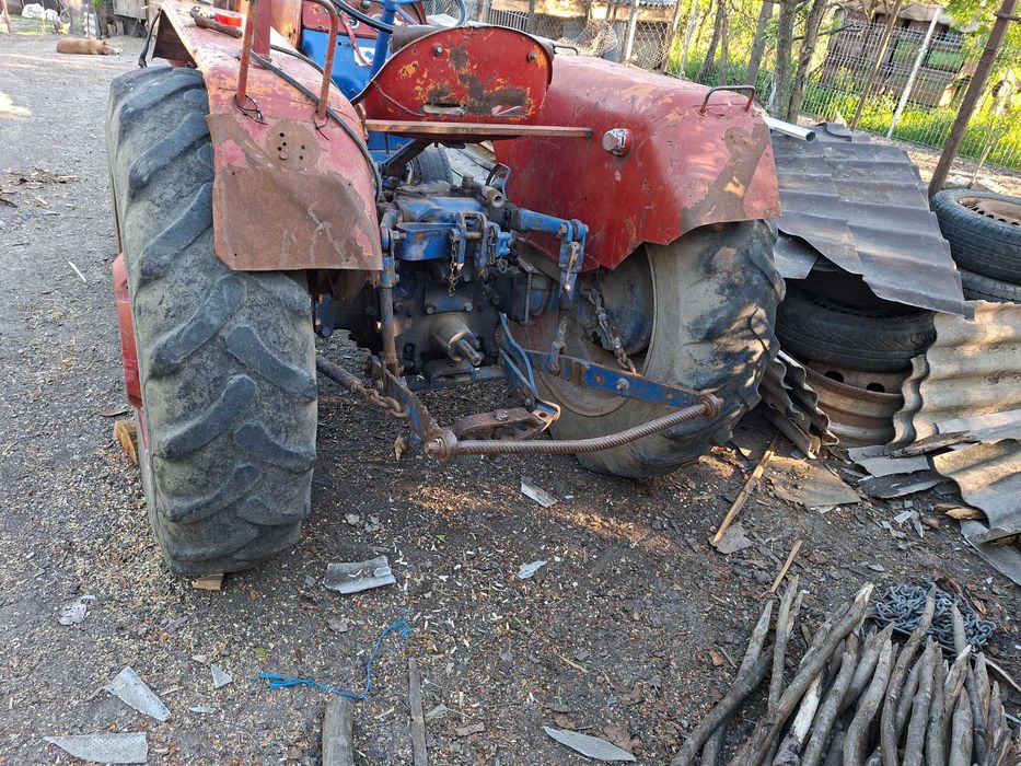 Vând tractor fiat