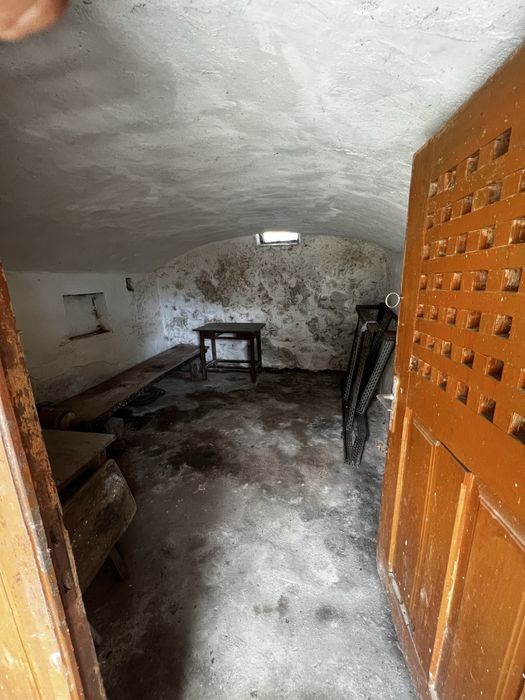 Casa de renovat+teren 1000mp in Arcani(sat Câmpofeni)