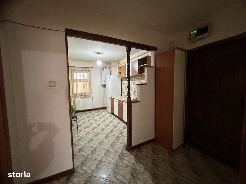 Apartament cu 3 camere confort 1 decomandat în Prundu