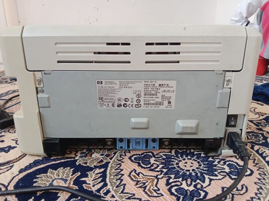 Принтер HP черно-белый