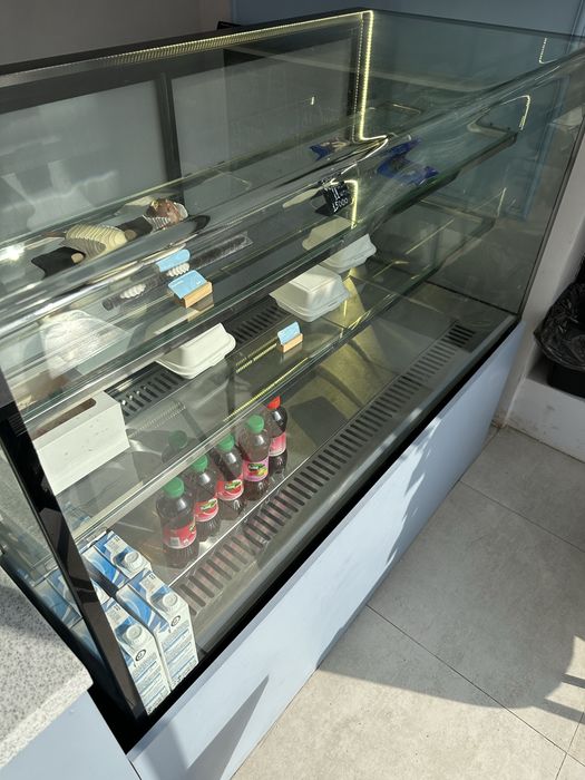 Витринный холодильник
