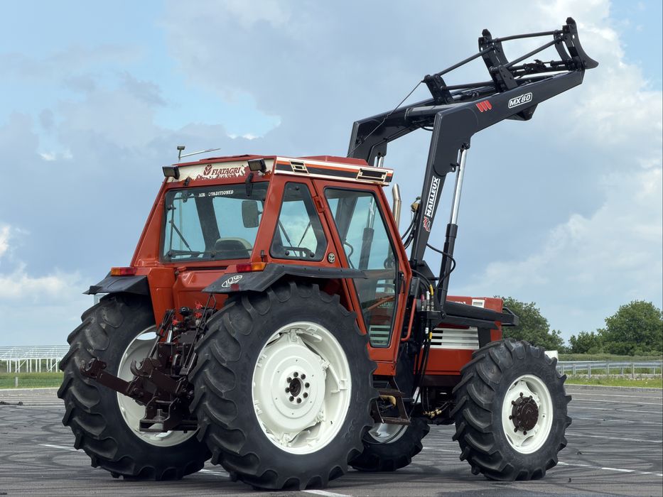 Tractor New Holland Fiat Agri 110 90 de 110 CP + Incarcator Maillux MX 80 + Furca Fiat 80 90 Fiat 70 90 Fiat 88 94 Claas Case John Deere New Holland