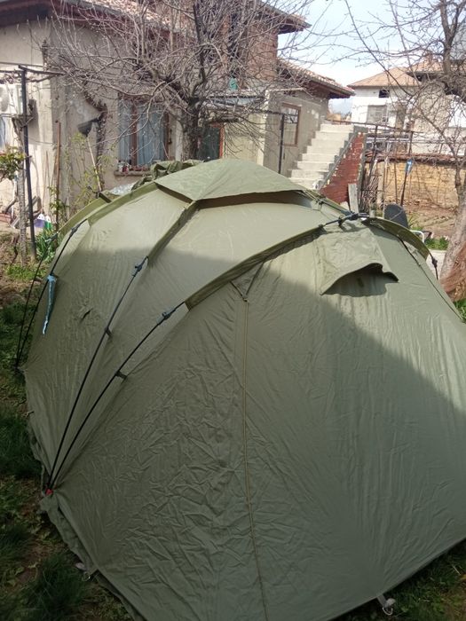 Продавам шаранска палатка запазена разпъва се лесно става за две легла