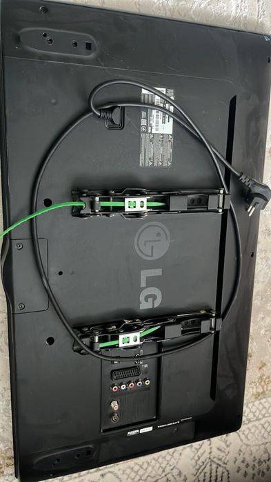 Телевизор LG средний