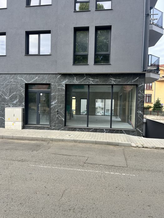 Дава се под наем Магазин в Айтос - 140 кв.м за 510 € - Снимка #1